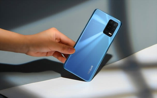 Pourquoi avoir un smartphone 5G en 2021 : test realme 8 5G