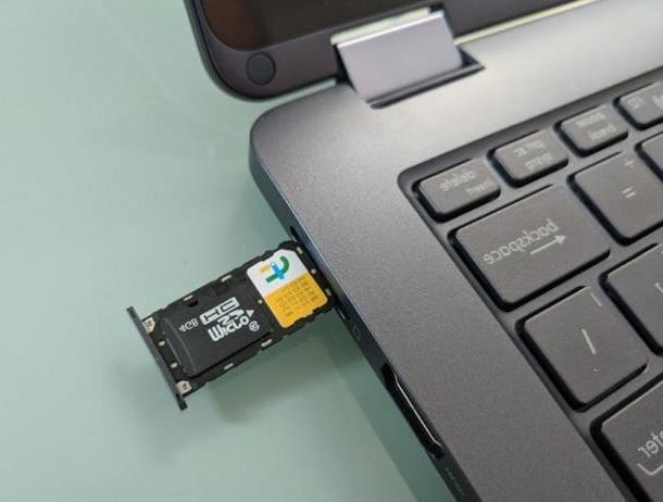 How to insert SIM card into PC