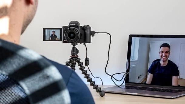 Cómo usar una cámara como webcam